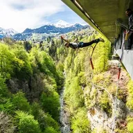 Saut à l'élastique à Saint-Gervais face au Mont-Blanc