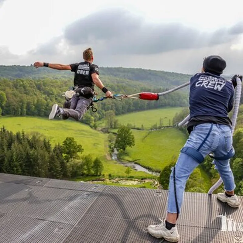 Saut à l'élastique au Viaduc de la Souleuvre en Normandie