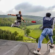 Saut à l'élastique au Viaduc de la Souleuvre en Normandie