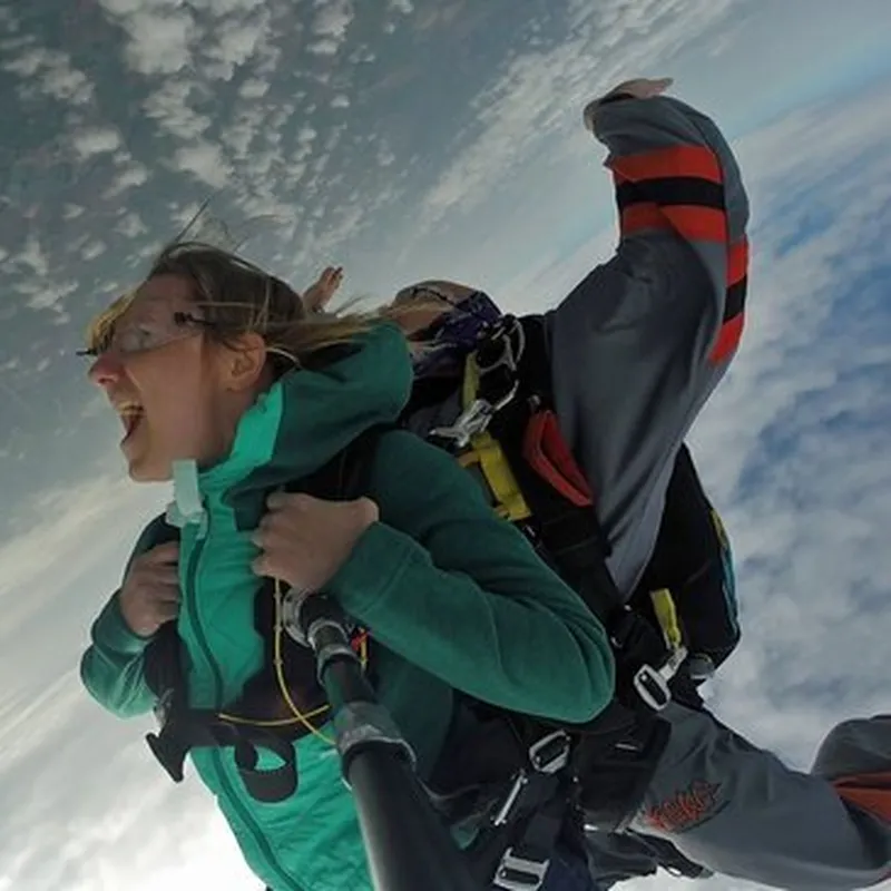 Saut en Parachute Tandem à Saint-Girons dans les Pyrénées