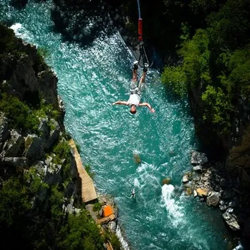 Saut à l'élastique au Pont de Ponsonnas près de Grenoble