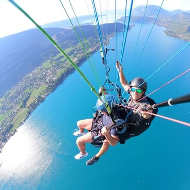 Baptême en Parapente - Survol du Lac d'Annecy