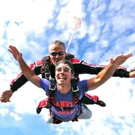 Saut en Parachute Tandem à Aubenas en Ardèche