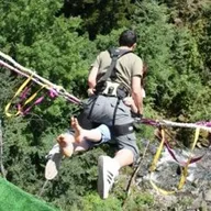 Saut à l'élastique en Tandem depuis un Tremplin à Annecy