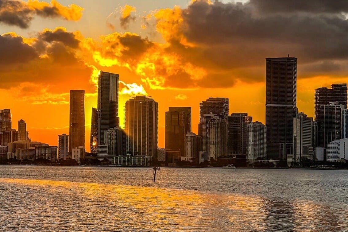 Miami : Croisière au coucher du soleil dans la baie de Biscayne sur un yacht de luxe