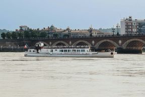 Bordeaux : Croisière guidée sur la Garonne avec un verre et un canelé