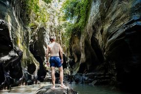 Circuit d'aventure à Bali avec trekking au canyon caché et visite du temple Goa Gajah