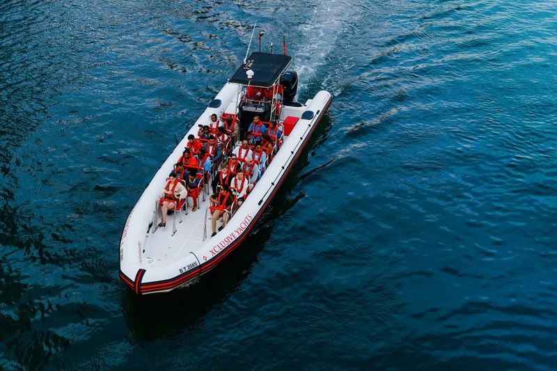 Xclusive Yacht : Excursion de 90 minutes en bateau rapide - Ain Dubai, Palm, Atlantis & Burj Al Arab