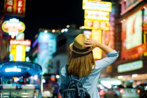 Bangkok : Visite guidée de nuit du quartier chinois, du marché aux fleurs et de Khaosan Road + transferts
