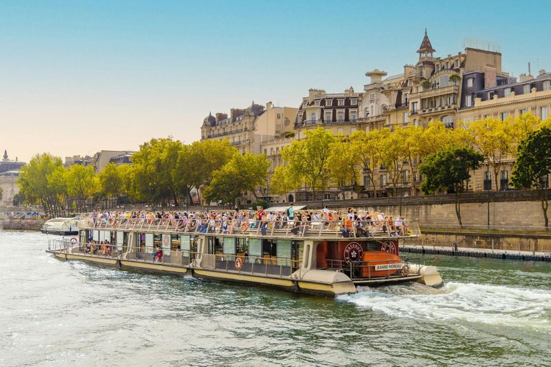 La Seine : Croisière touristique depuis la Tour Eiffel