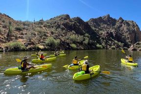 Visite guidée panoramique en kayak sur le lac Saguaro