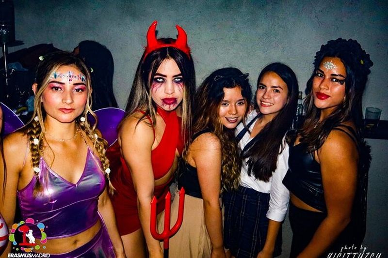 Madrid Halloween Pubcrawl – Open Bar, Shots & VIP Club Entrée