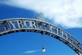 Visite à pied de l'application guidée par téléphone intelligent (GPS) de l'influence des immigrants de Ybor City