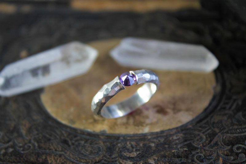 Réalisez une bague en argent sertie