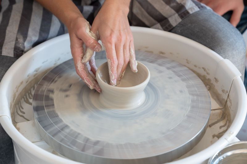 Initiez-vous au tournage de céramique